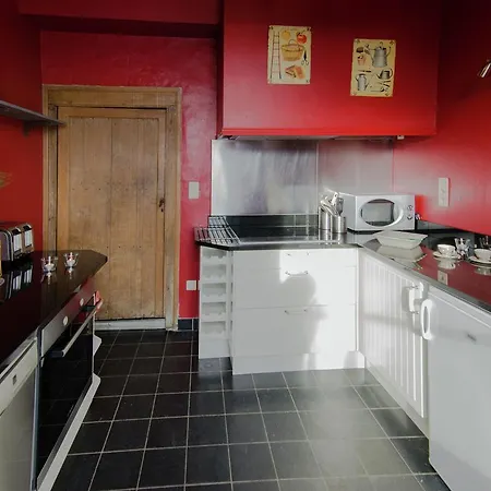 Spacious Hpliday In Onhaye With Fireplace 度假居 Gerin