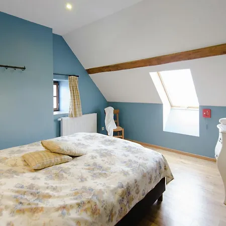 Spacious Hpliday In Onhaye With Fireplace 度假居 Gerin