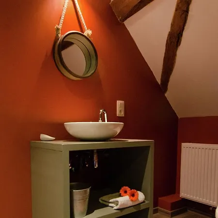 Spacious Hpliday In Onhaye With Fireplace 度假居 *