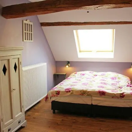 Spacious Hpliday In Onhaye With Fireplace 度假居 *