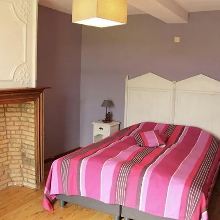 度假居 Spacious Hpliday In Onhaye With Fireplace